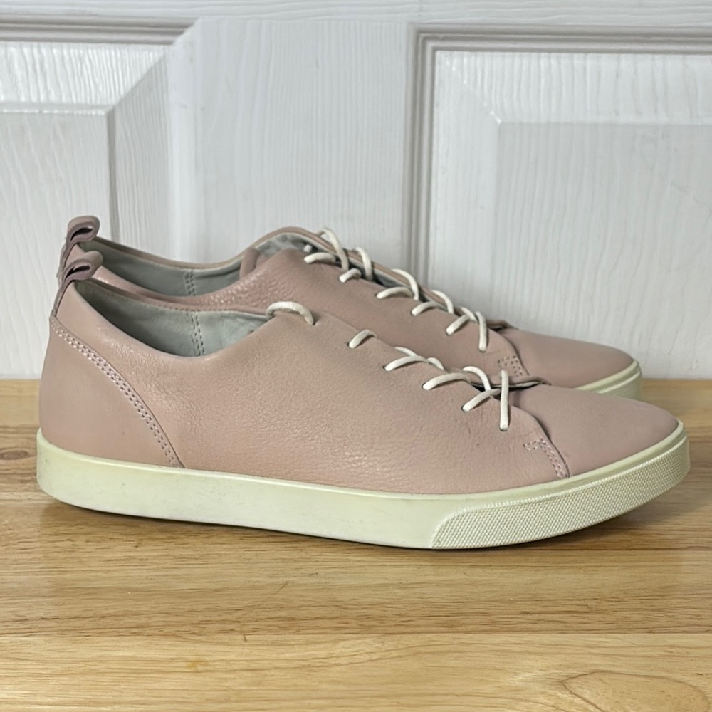Ecco Women's Dusty Pink Leather Sneakers